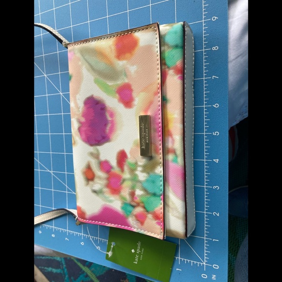 kate spade Handbags - NWT Kate Spade Grant Street crossbody 🌺